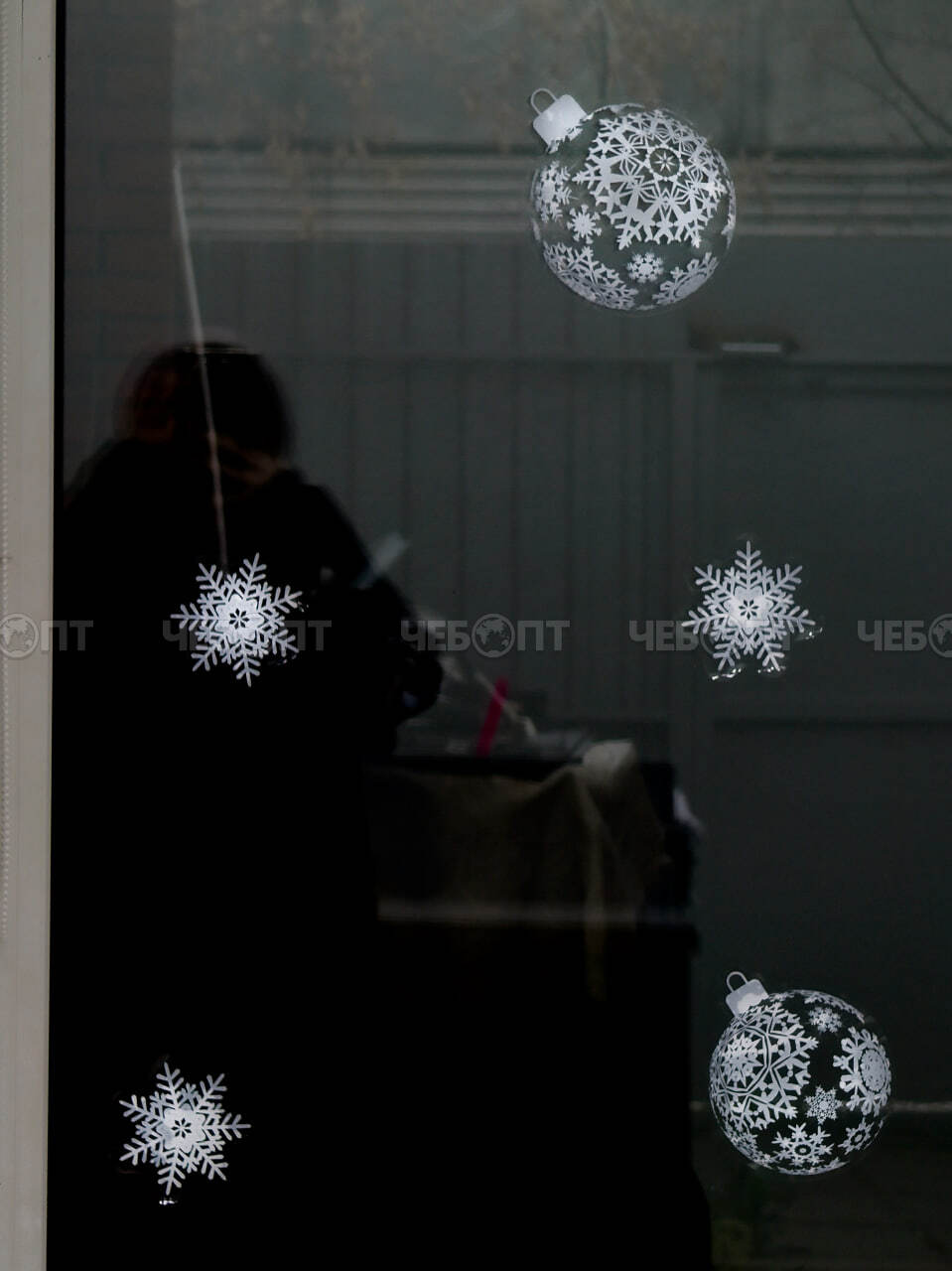 Наклейки новогодние на стекло ЕЛКА / ШАРЫ 54*72 см арт. 300613 $ [150] GOODSEE. ЧЕБОПТ.