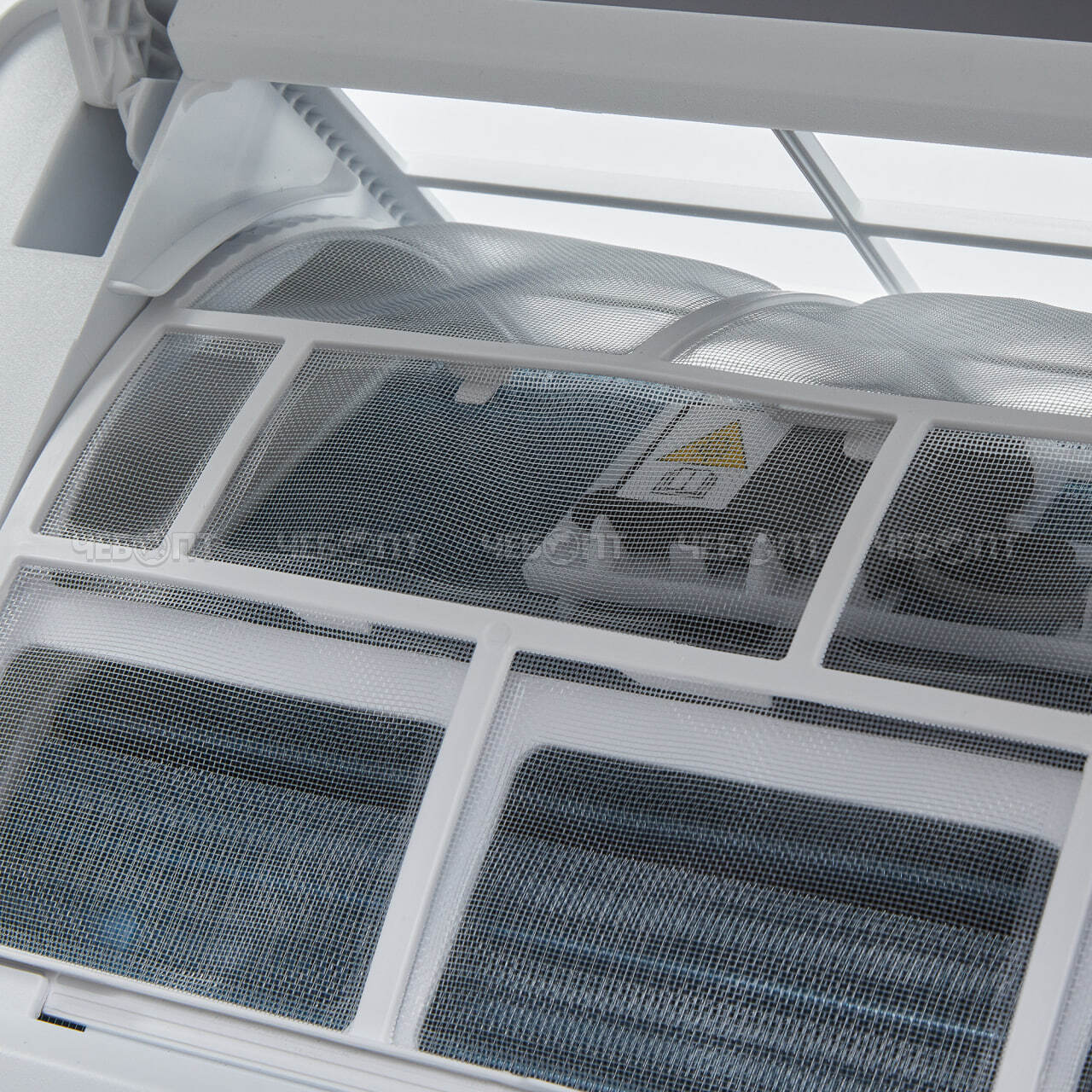 Кондиционер (сплит-система) BALLU DEFENDER BSHI-12HN8 белый пластик, энергоэффектив. класс А++, мощн. холод 4100 Вт, тепло 4200 Вт [1]. ЧЕБОПТ.